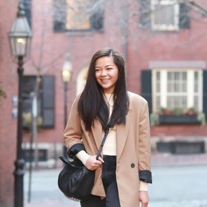 Meet your Posher, Claudia